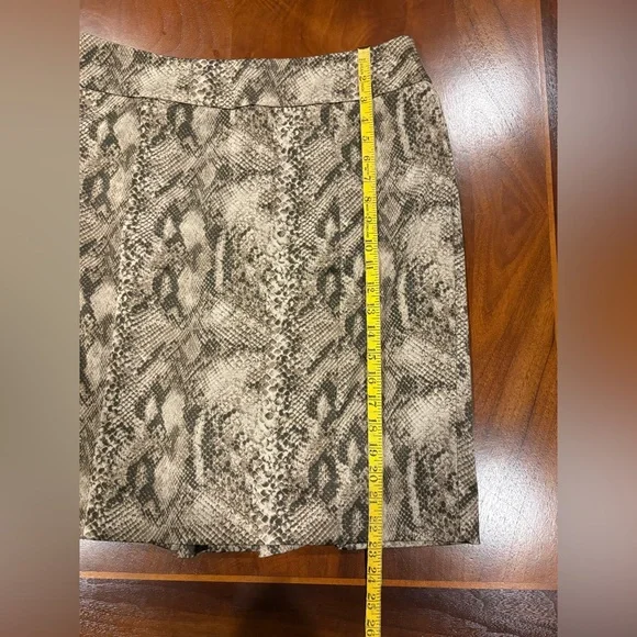 New York & Company Snake Print Pencil Skirt, size 8 - Picture 8 of 8